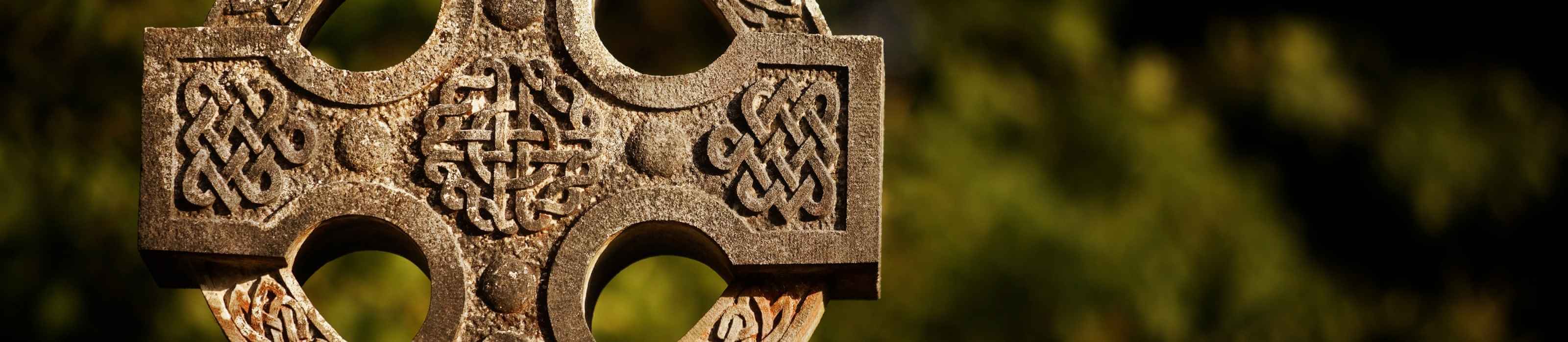 Keltischer Schmuck viele Motive in vielen unterschiedlichen Materialien