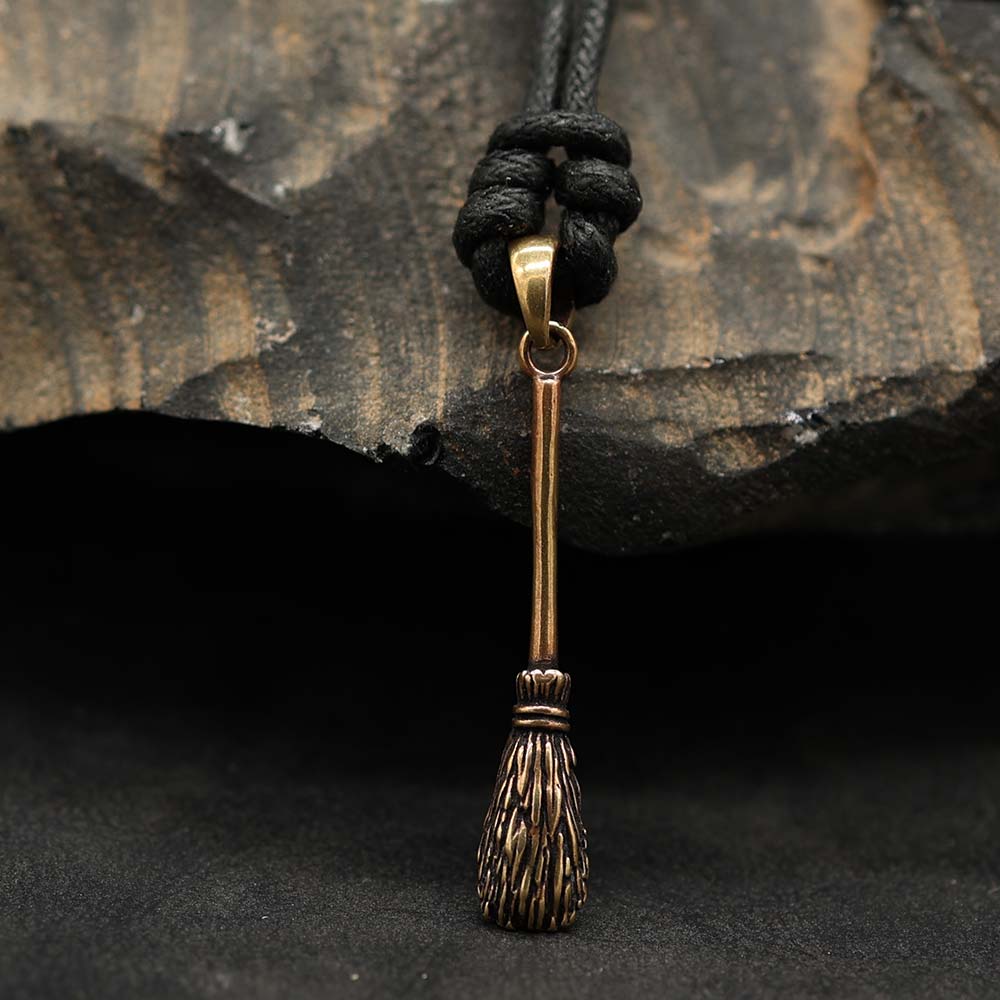 Hexenbesen Schmuck Anhänger Bronze Wicca zierlich