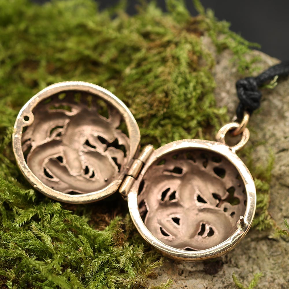 Medaillon Bronze Anhänger geöffnet