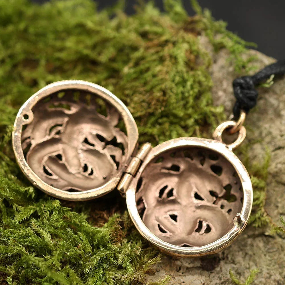 Medaillon Bronze Anhänger geöffnet