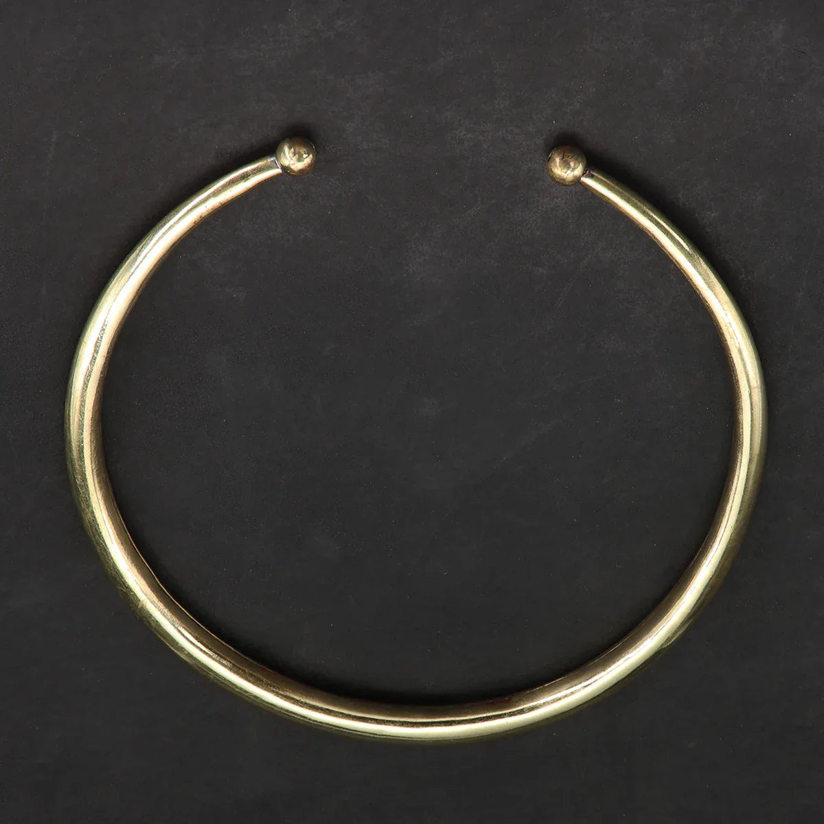 Simple choker design, brass round necklace
