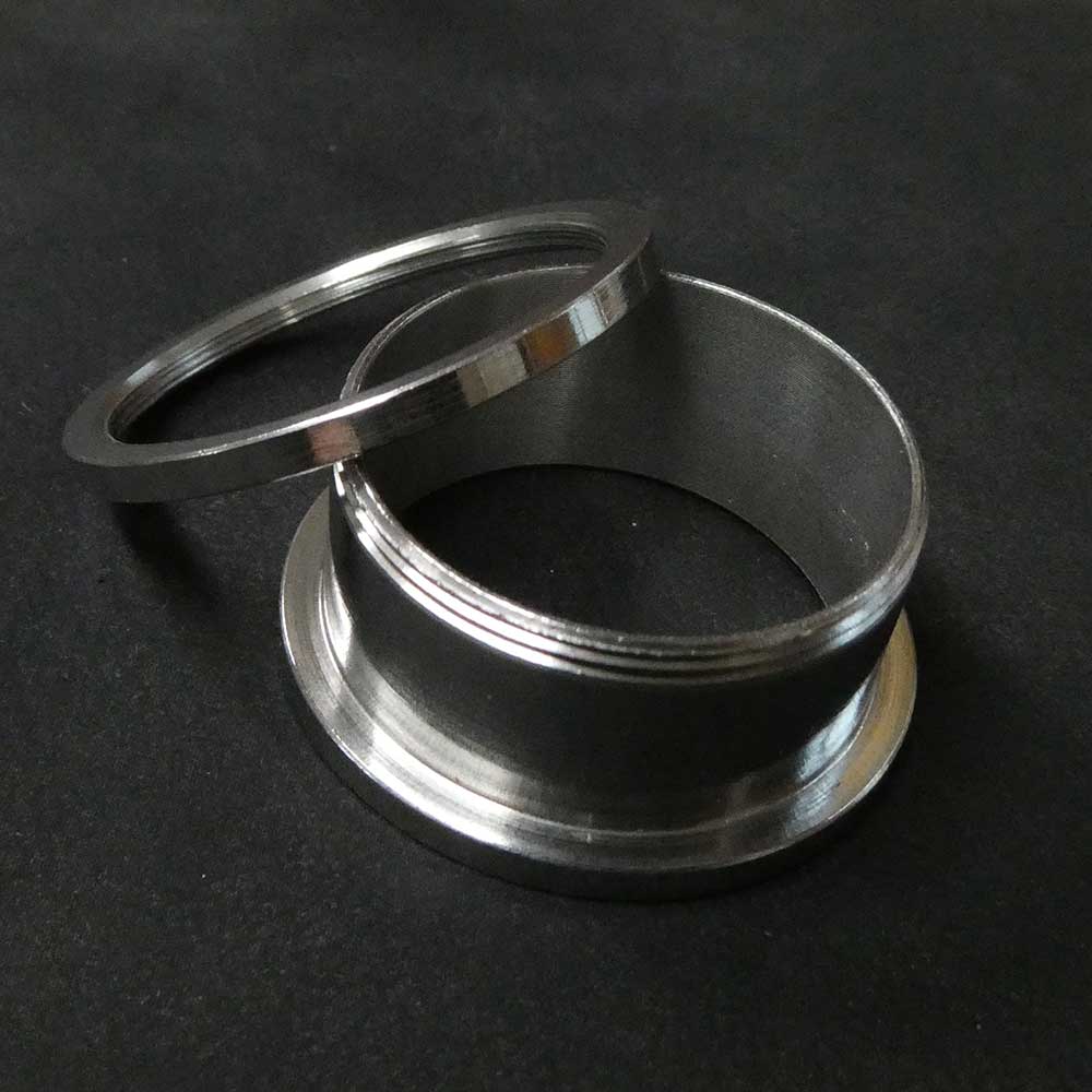 Geschraubter Edelstahl Ohrtunnel für gedehnte Ohrlöcher