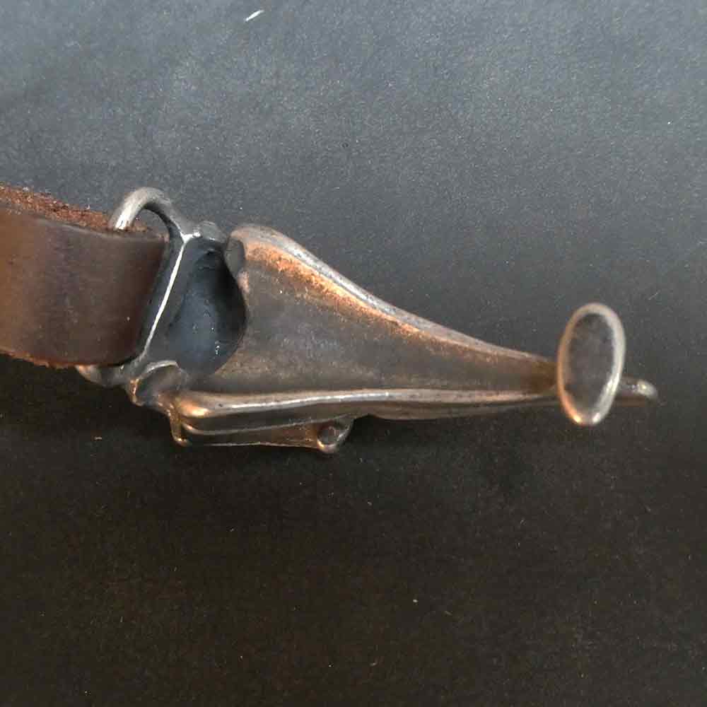 Raben verschluß am Kopf