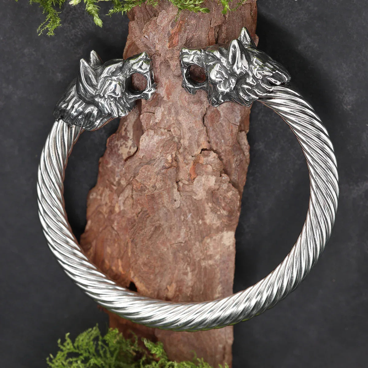 Massiver Wolf Edelstahl Armreif Gedreht