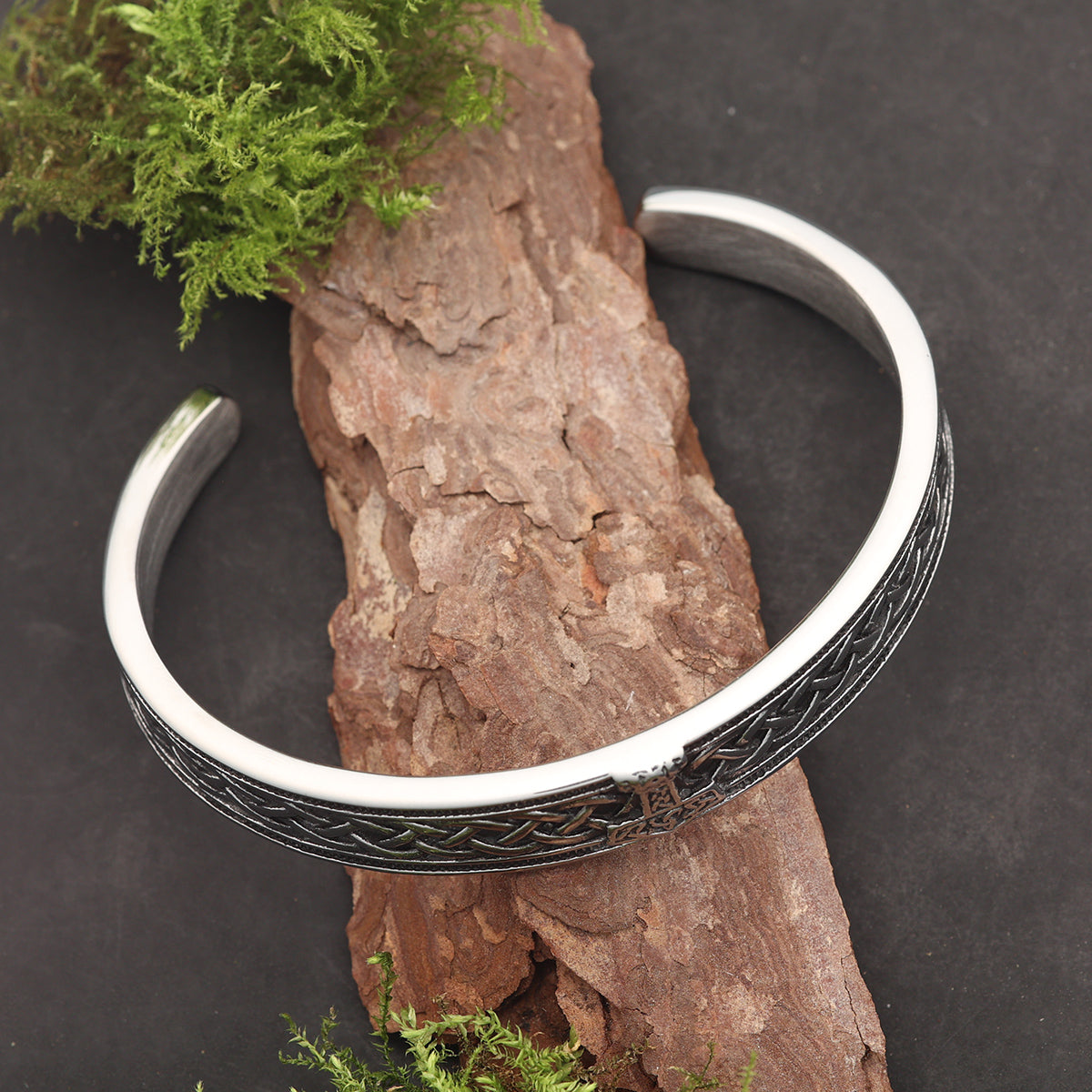 Solid Dragon Stainless Steel Twisted Bangle