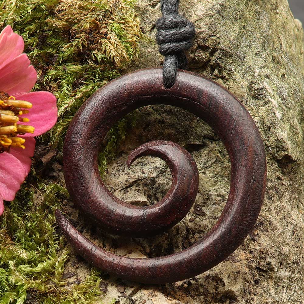 Spirale Anhänger Maori Holzschmuck Kette Schmuck fair gehandelt