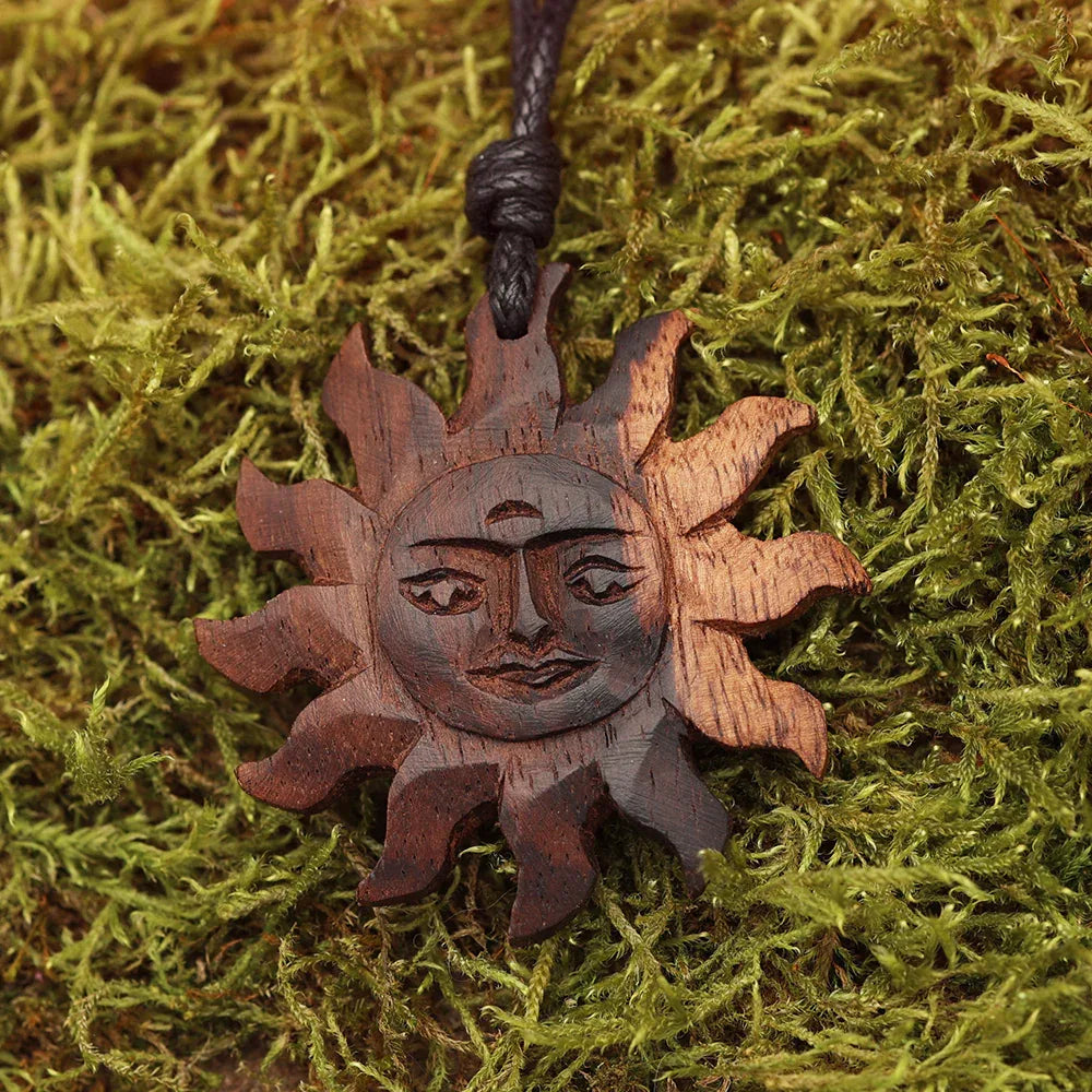 Sonne Holzschmuck Amulett Halskette Handarbeit fair gehandelt