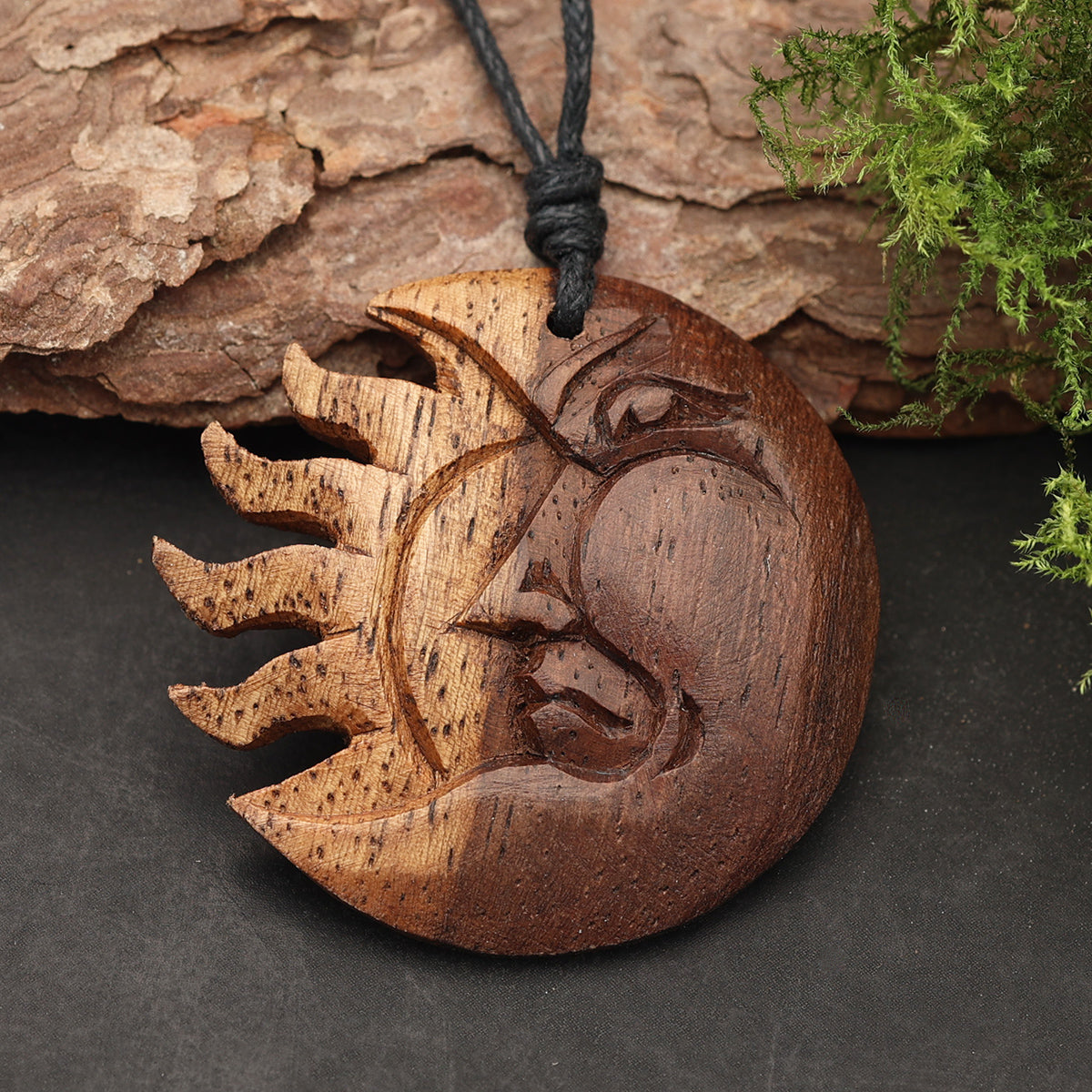 Sonnen Mond Finsternis Halskette Holz natürlicher Schmuck Handarbeit fair gehandelt