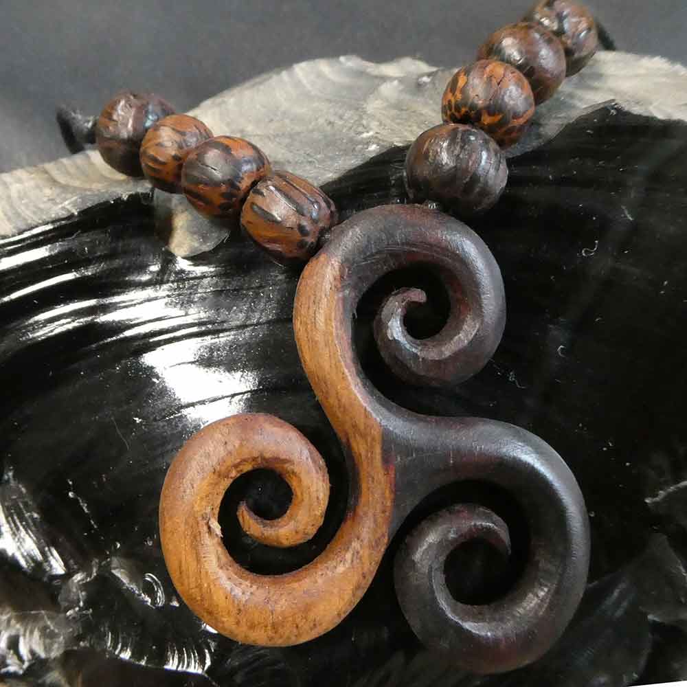 Triskel Holz Schmuck Kunst Handwerk