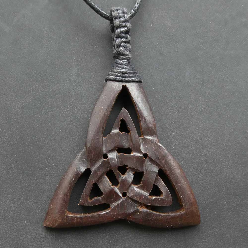 Keltischer Holzschmuck Halskette Handarbeit geschnitzter Schmuck