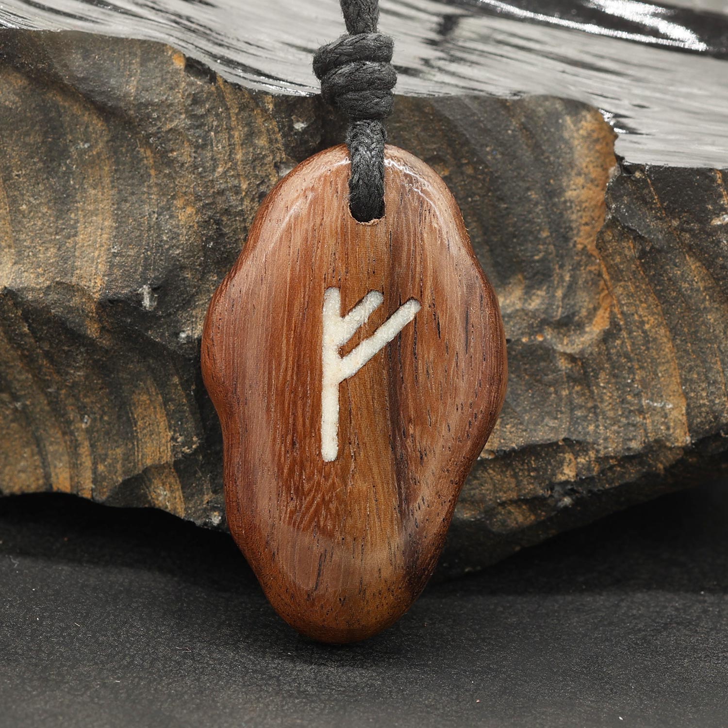 Runen Anhänger Amulett Beschützer Holz Fehu