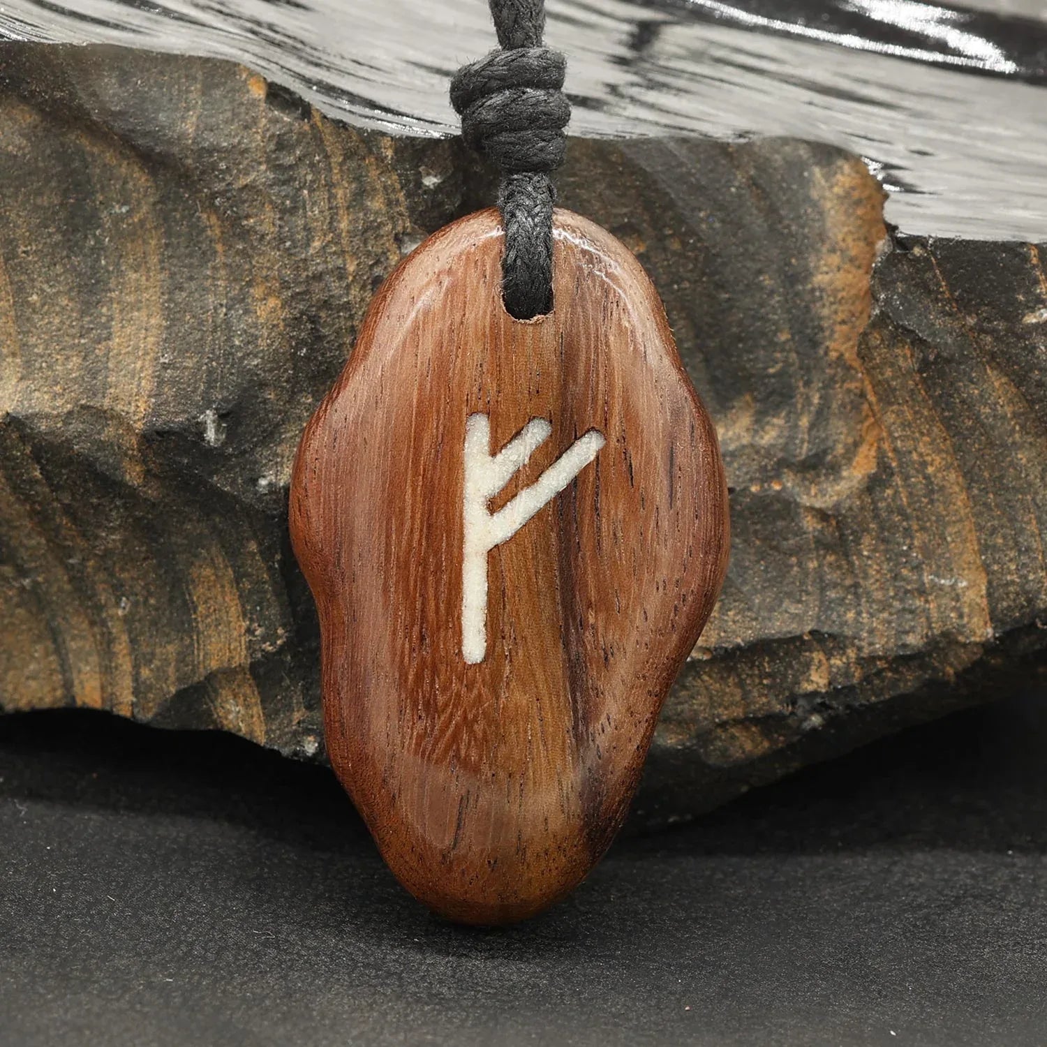 Runen Anhänger Amulett Beschützer Holz Fehu