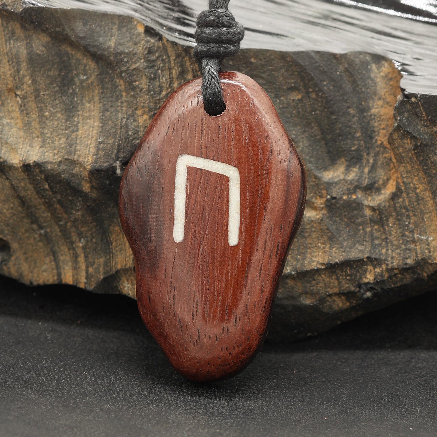 Runen Anhänger Amulett Beschützer Holz Uruz