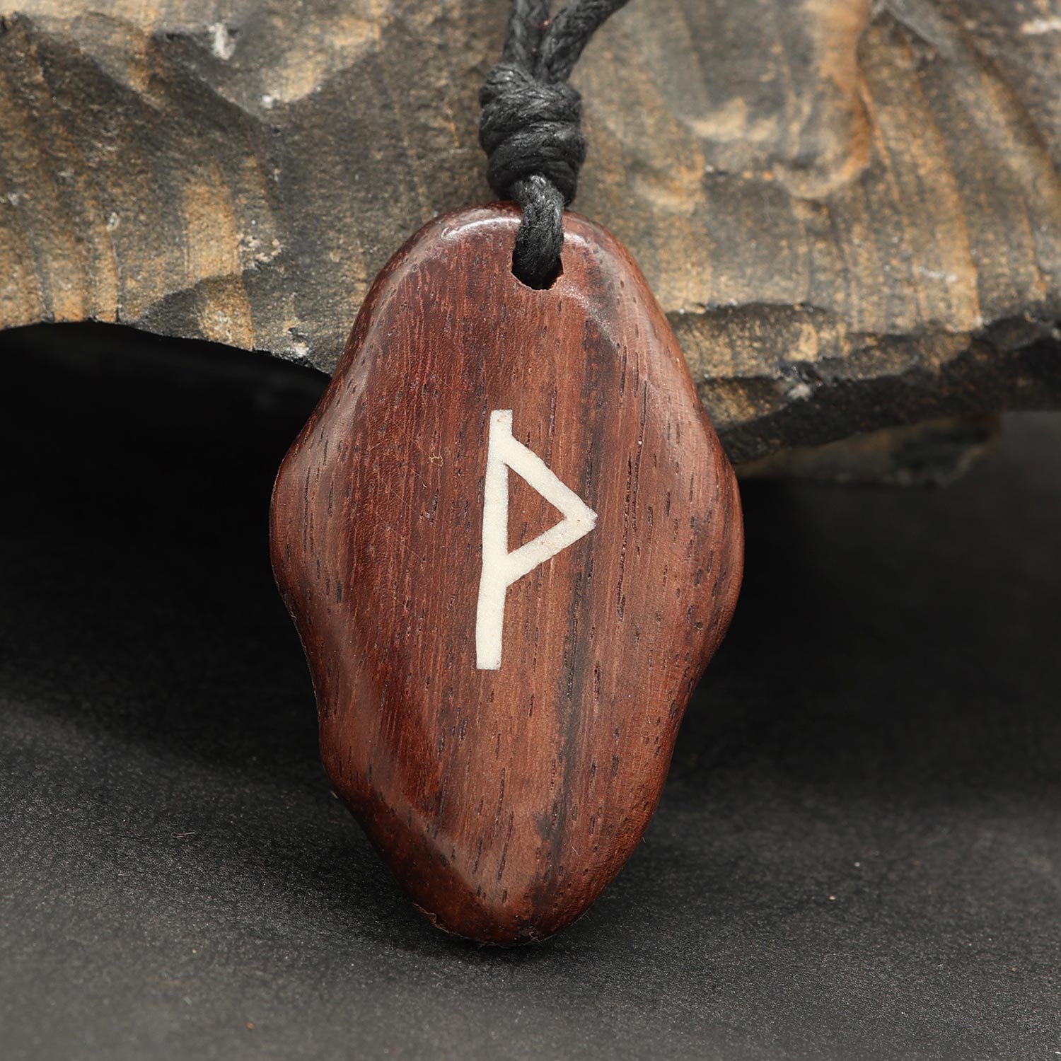 Runen Anhänger Amulett Beschützer Holz Thurisaz