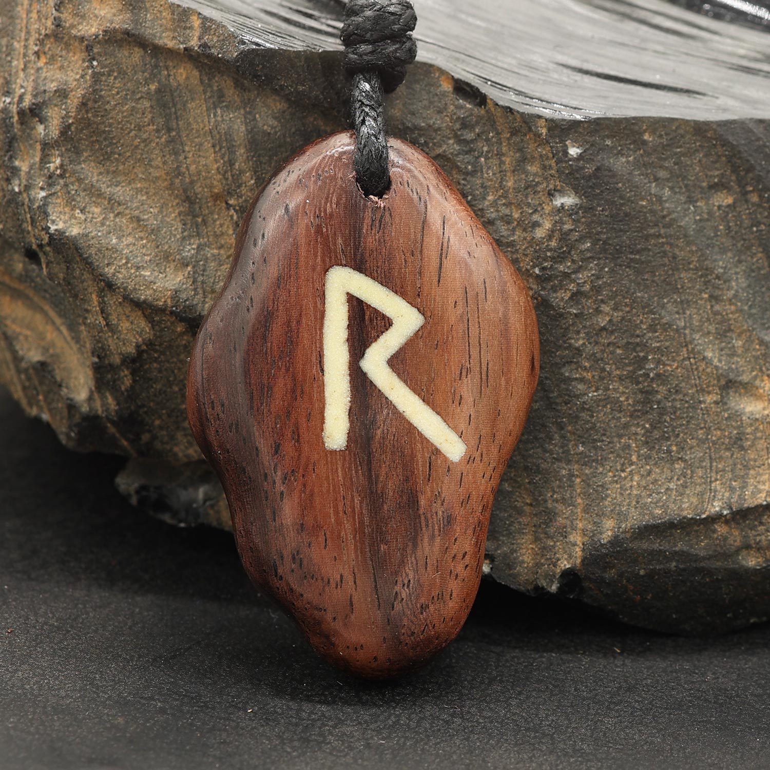 Runen Anhänger Amulett Beschützer Holz Raidho
