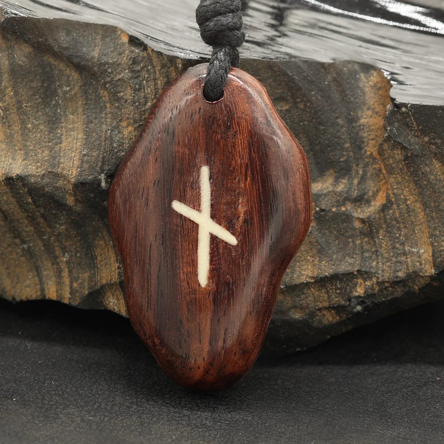 Kette Rune Talisman Holz Anhänger Naudhiz