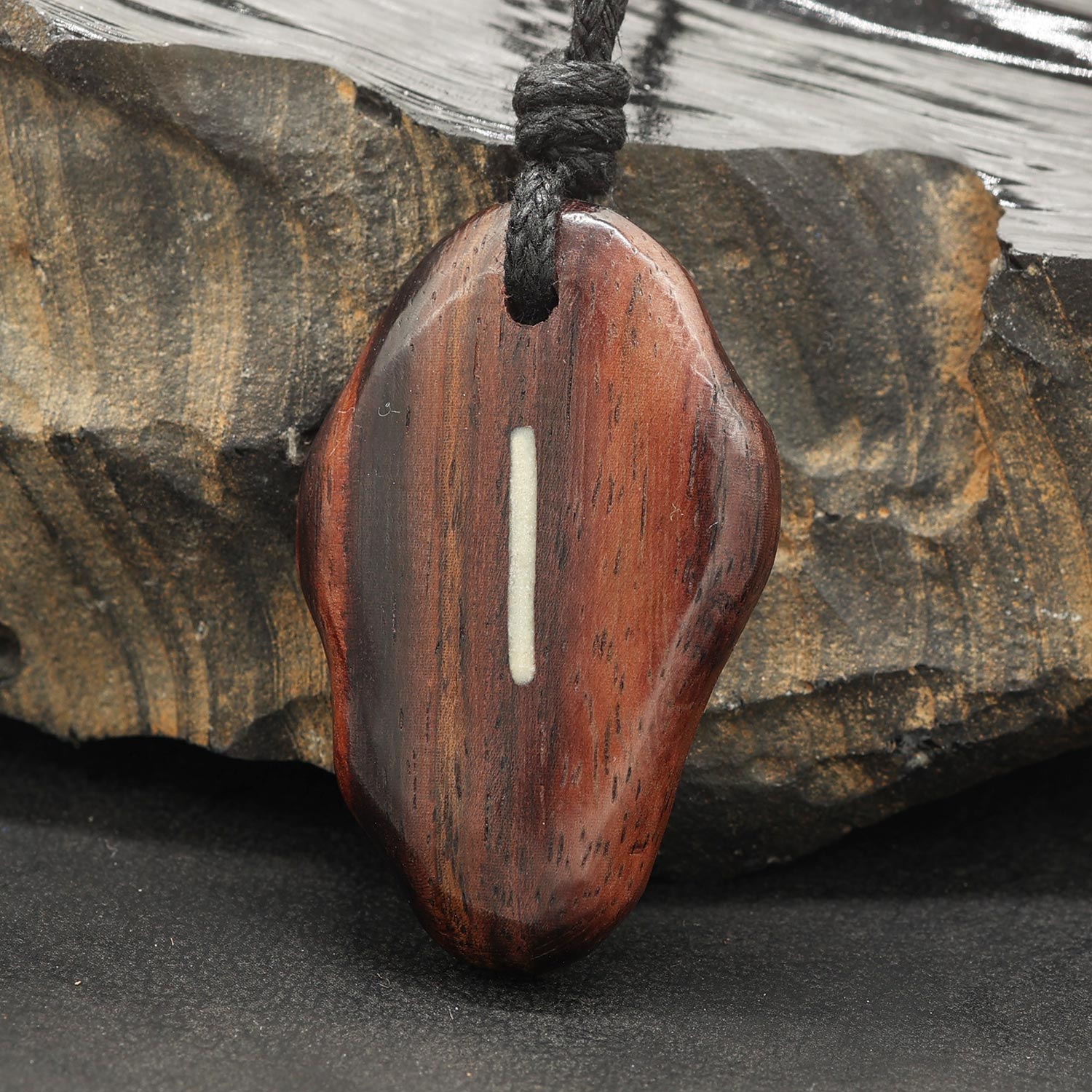 Kette Rune Talisman Holz Anhänger Isa