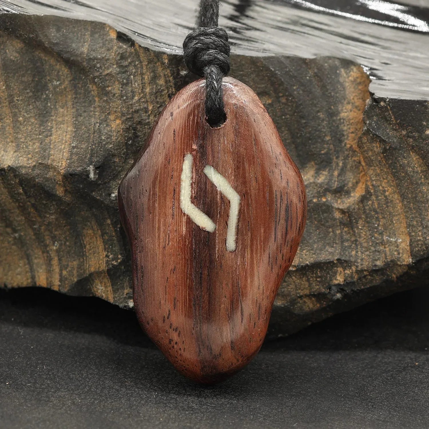 Kette Rune Talisman Holz Anhänger Jera