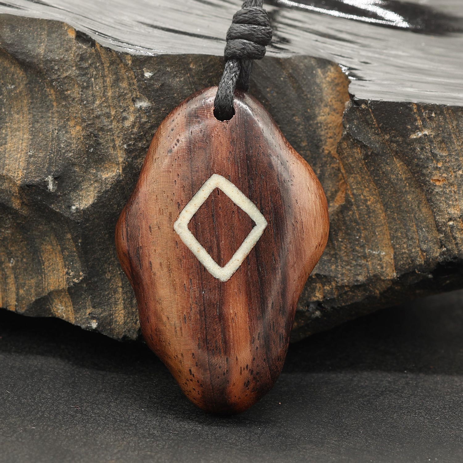 Kette Holz Älteres Futhark Rune Anhänger Ingwaz