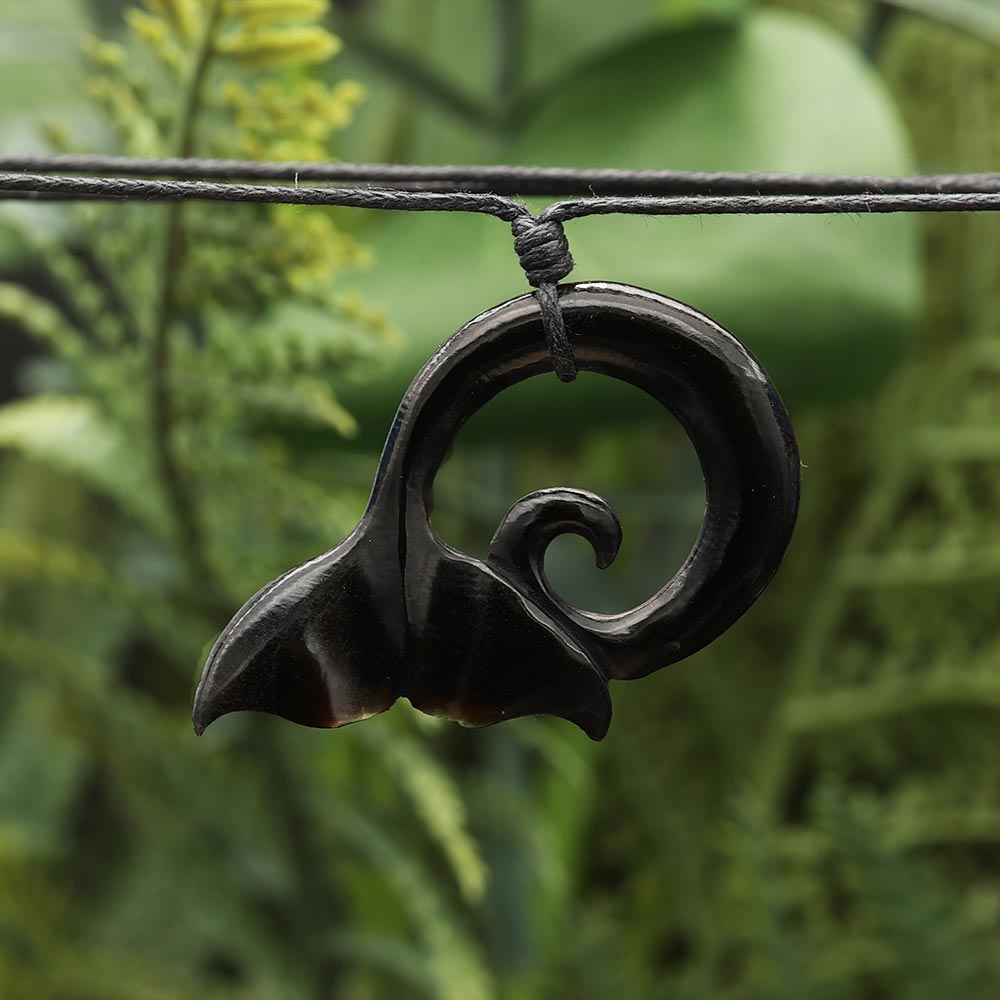 Horn Walfluke Kette mit Schiebeknoten Handarbeit