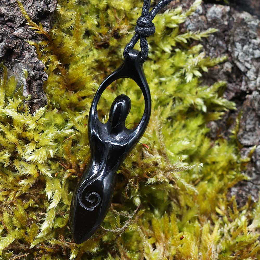 Göttin Anhänger schwarz Kunst Handwerk geschnitzt