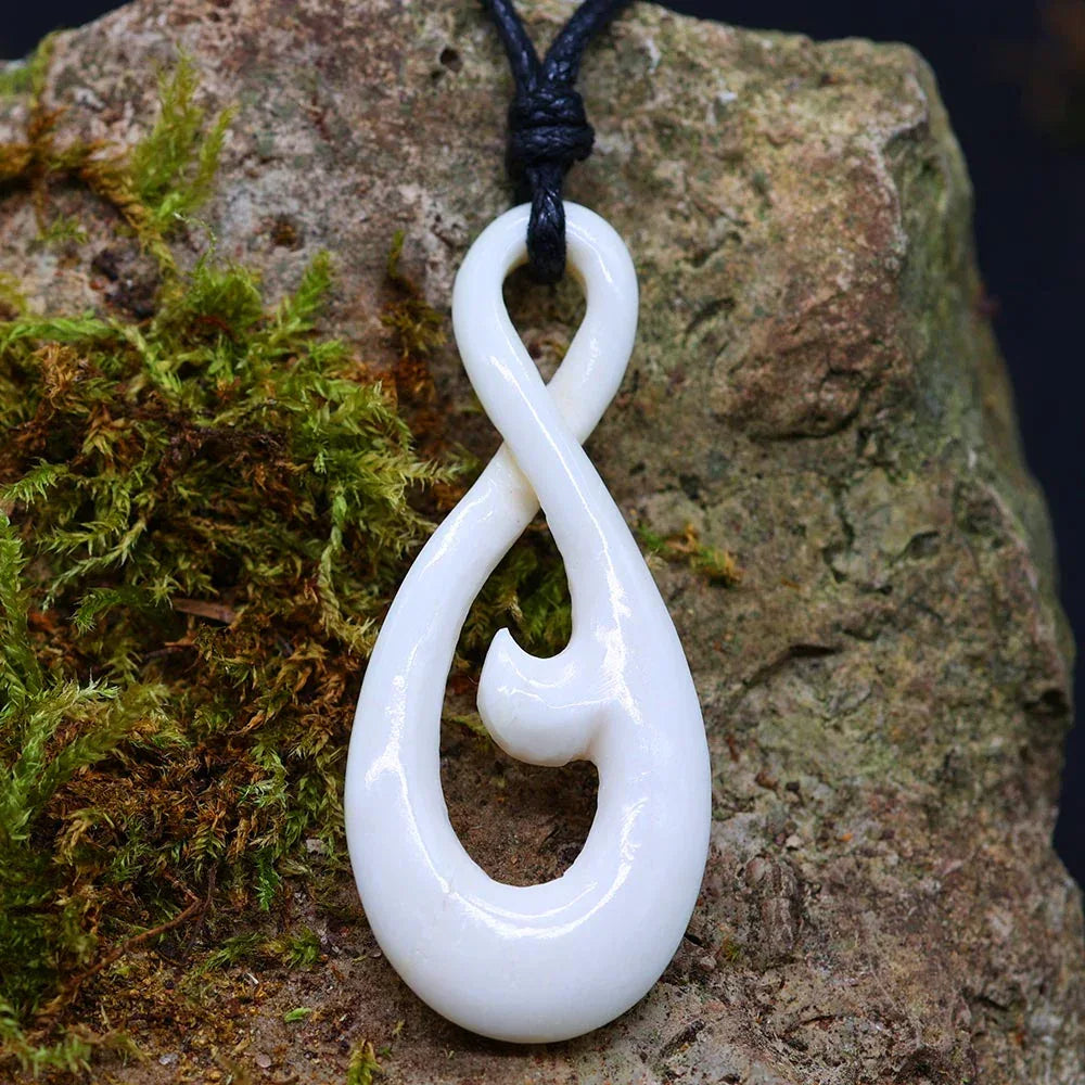 Maori Kette Kunst Handwerk Schmuck geschnitzt Acht