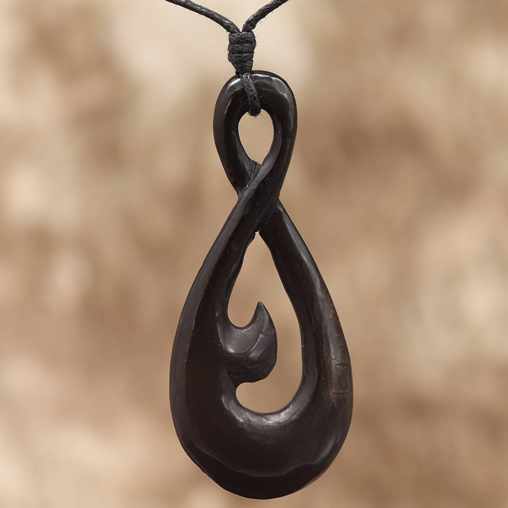 Maori Kette Anhänger geschnitzt aus Horn Maorischmuck