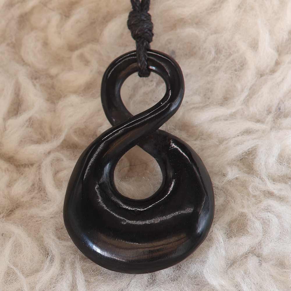 Maori Schmuck aus Horn Double Acht Kettenanhänger Handarbeit