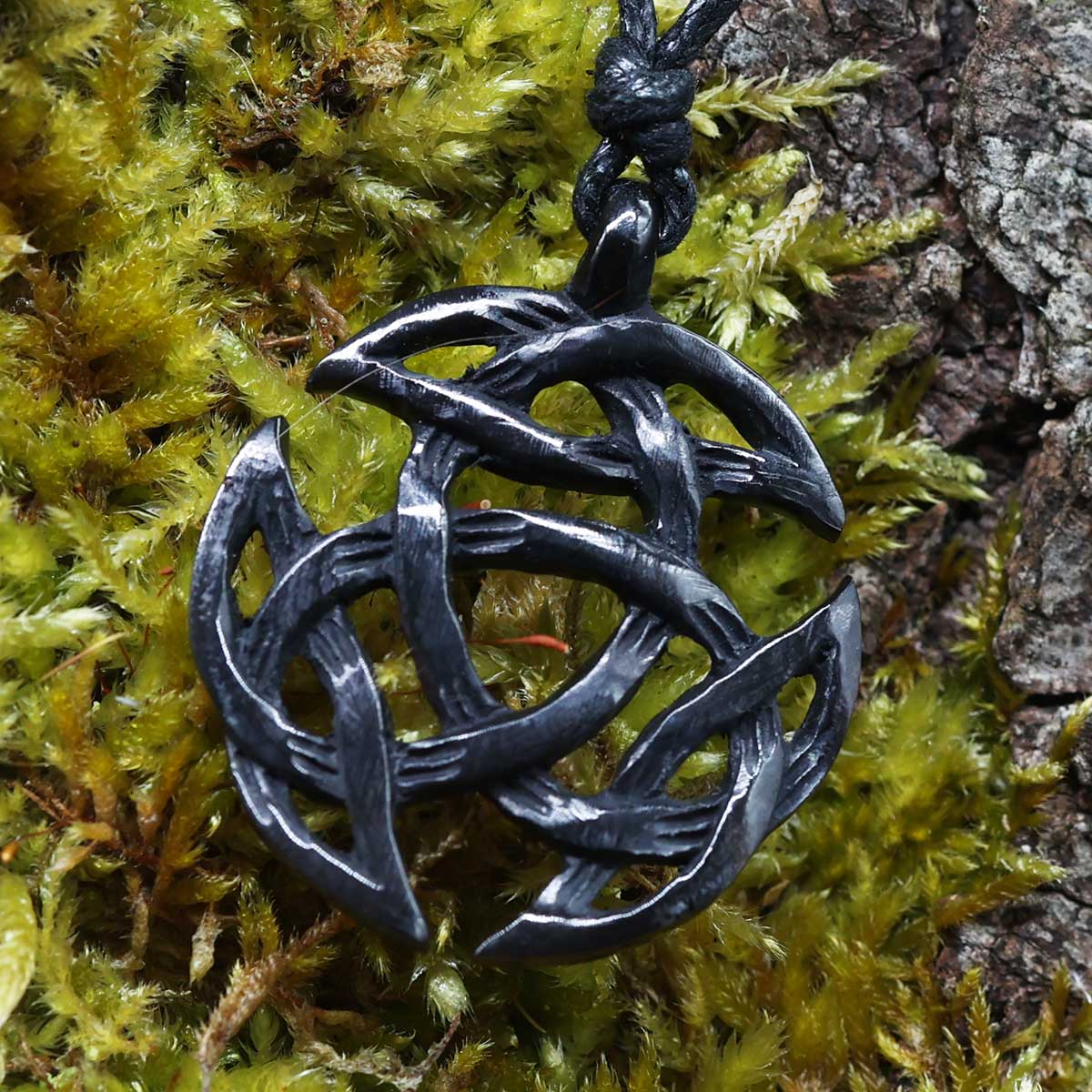 Keltischer Anhänger schwarz Kunst Handwerk geschnitzt