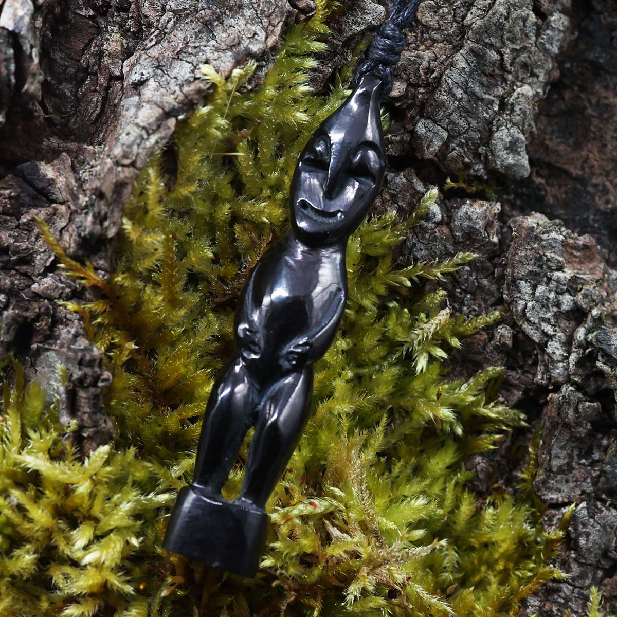 Primitiv Anhänger schwarz Kunst Handwerk geschnitzt