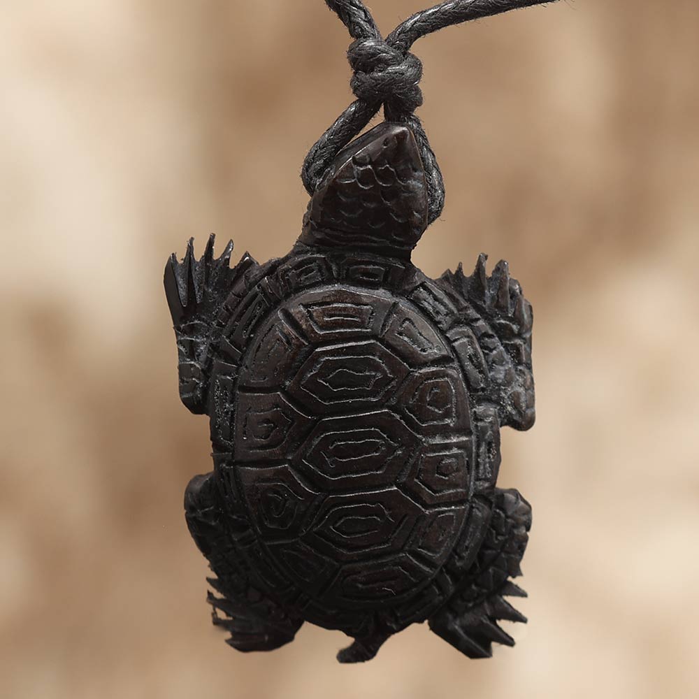 Schildkröte Kette Anhänger geschnitzt aus Horn Handarbeit fair gehandelt