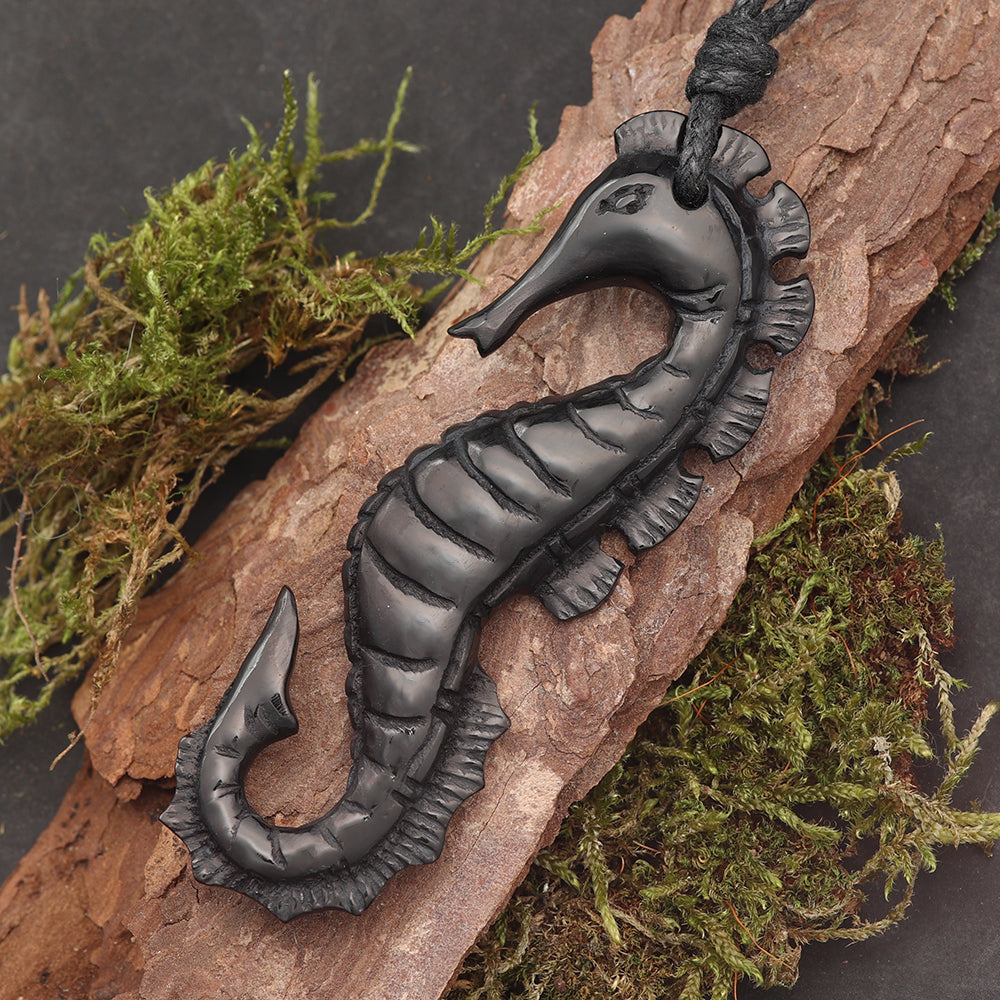 Seepferd Anhänger Horn Handarbeit Halskette fair gehandelt