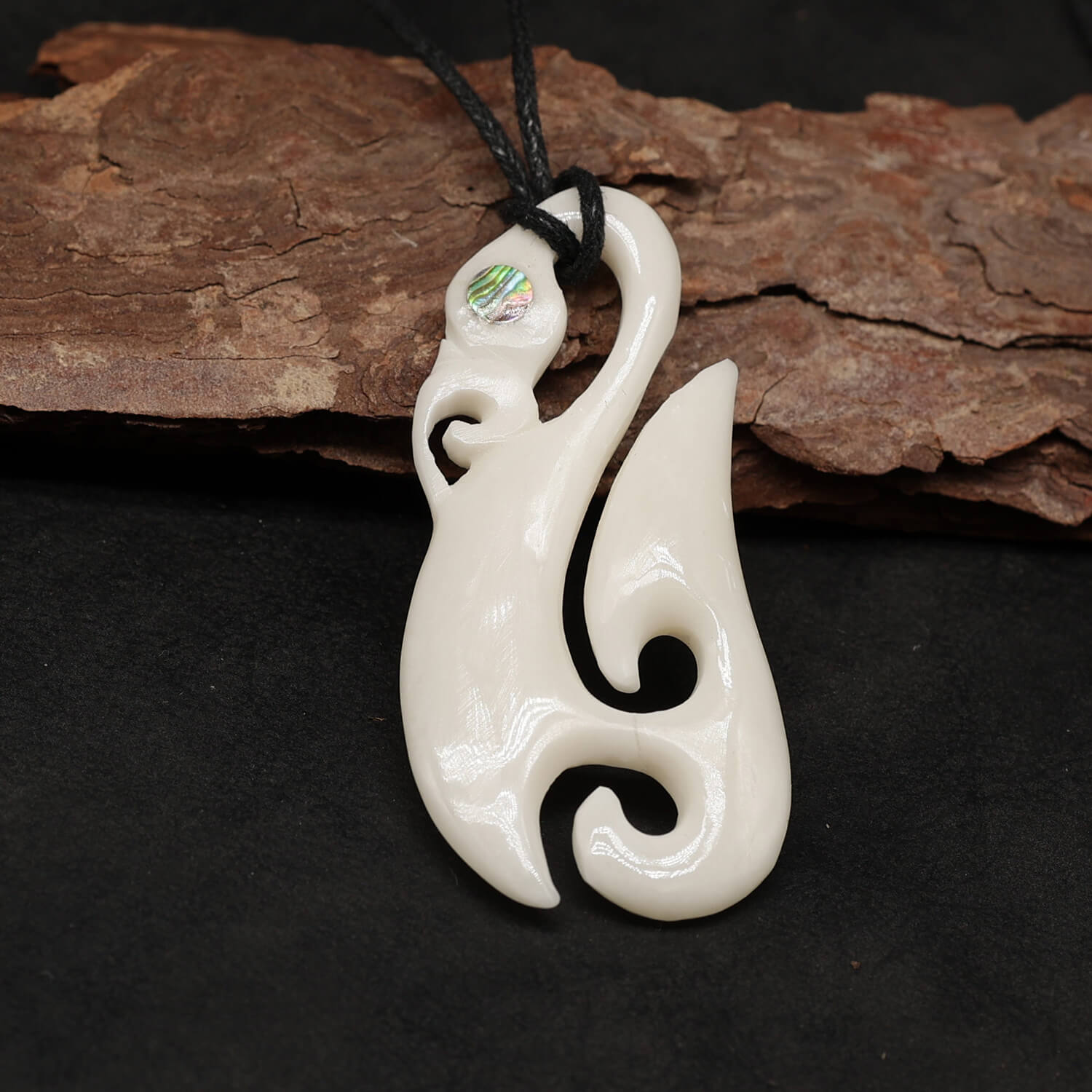 Maori jewelry necklace pendant bone mother of pearl