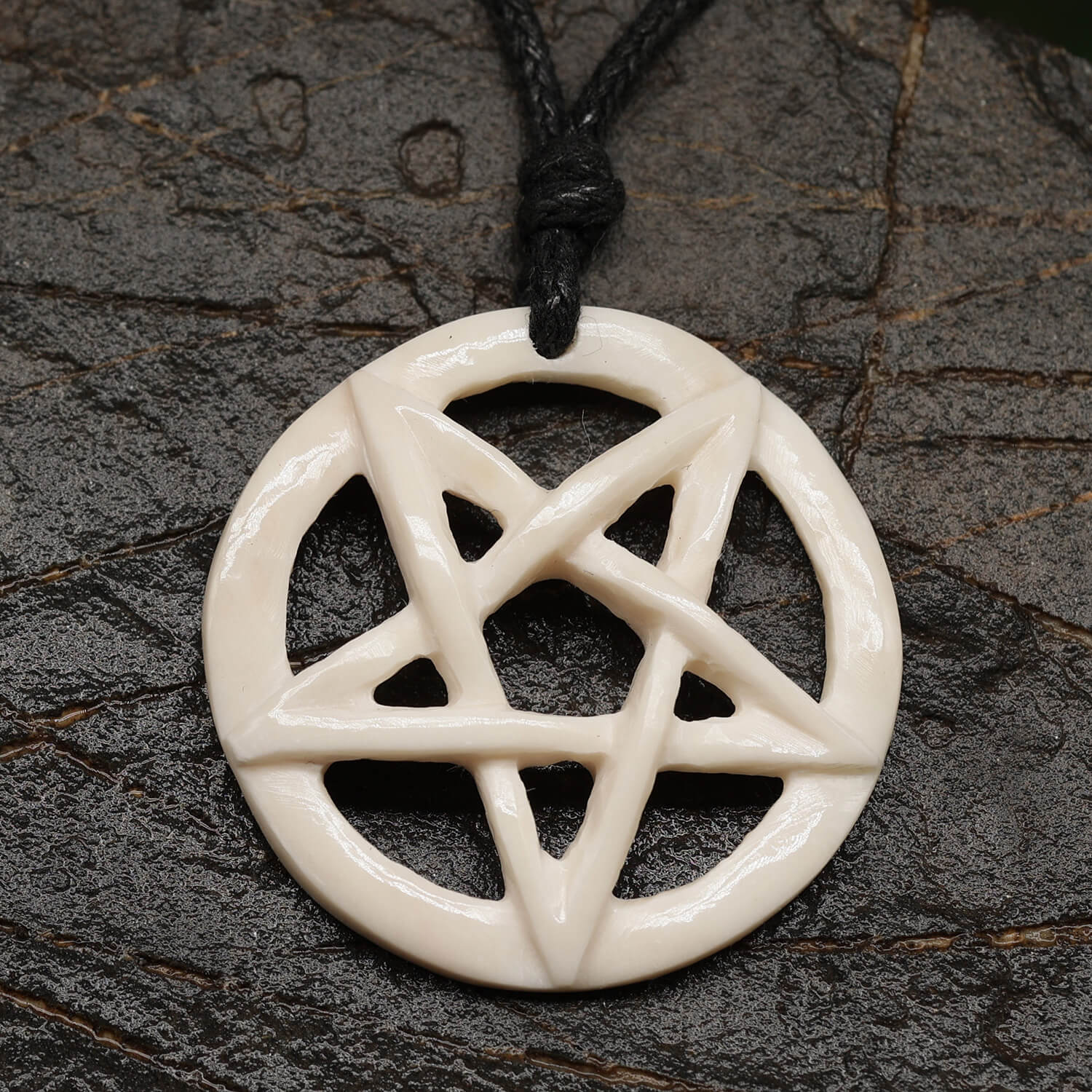 Drudenfuß Kette Schmuck aus Knochen geschnitzt Pentagramm Anhänger
