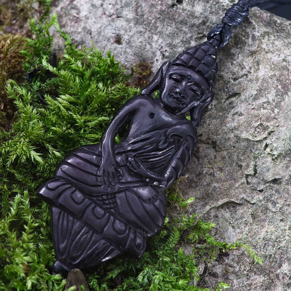 Buddha Kette Schmuck geschnitzt fair gehandelt außergewöhnlicher Anhänger aus Horn