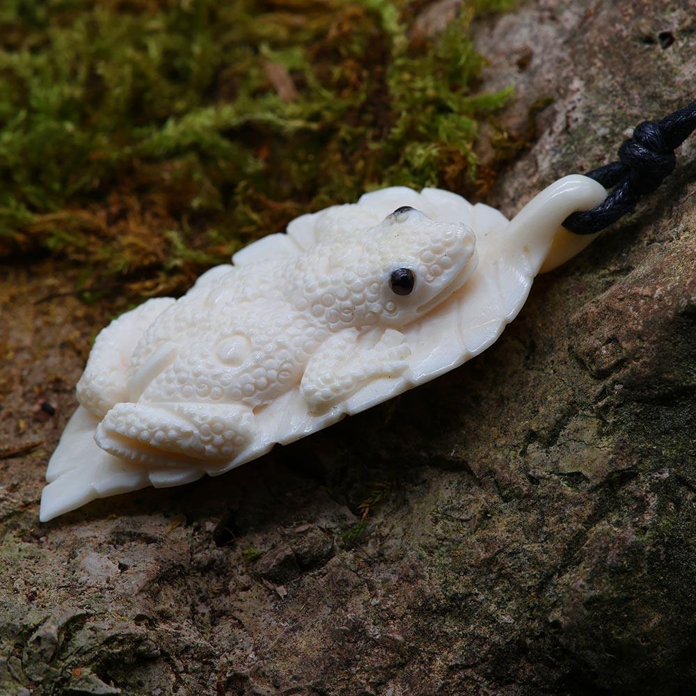 Frosch Kette fair gehandelt Kunst Handwerk Schmuck geschnitzt