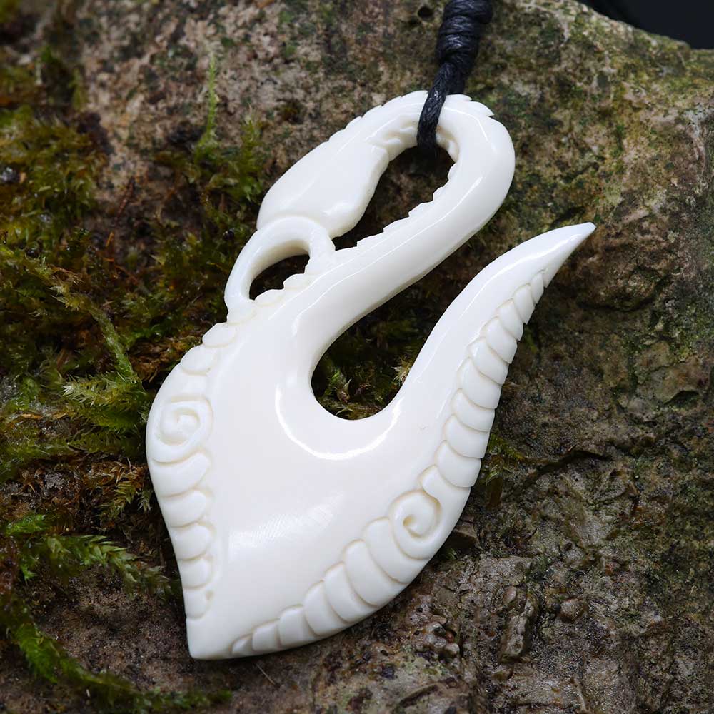 Maori Anhänger Schmuck Kette geschnitzt aus Knochen