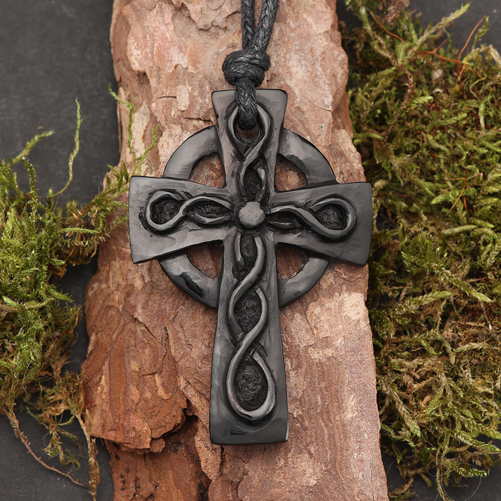 Keltenkreuz Kette Schmuck schwarzes Horn Handarbeit