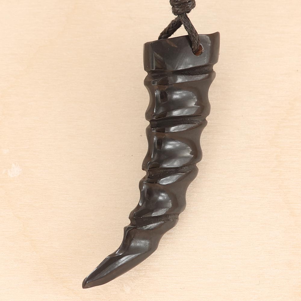 Zahn Schmuck Kette Handarbeit aus Horn geschnitzt fair gehandelt