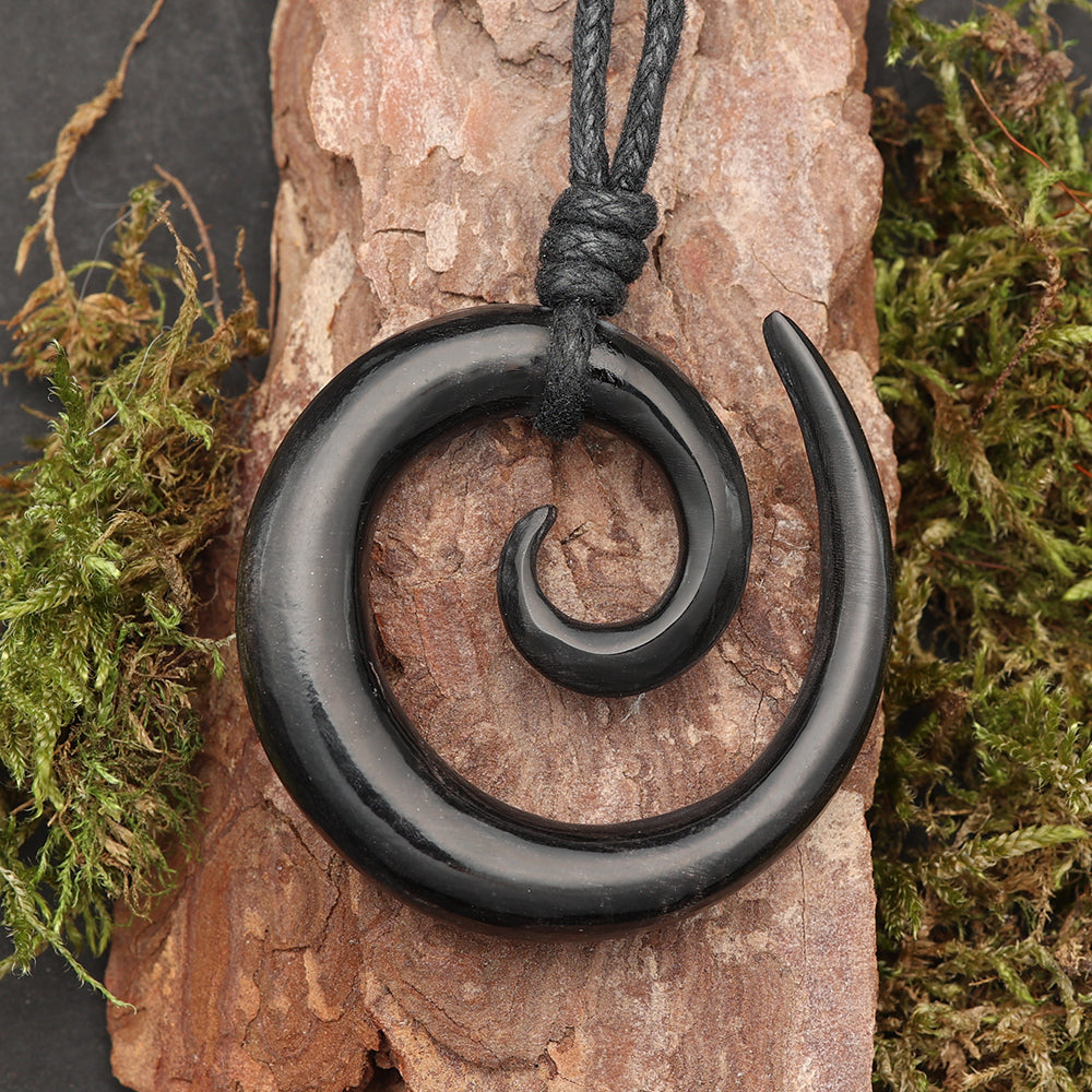 Spirale Kette Schmuck schwarzes Horn Handarbeit