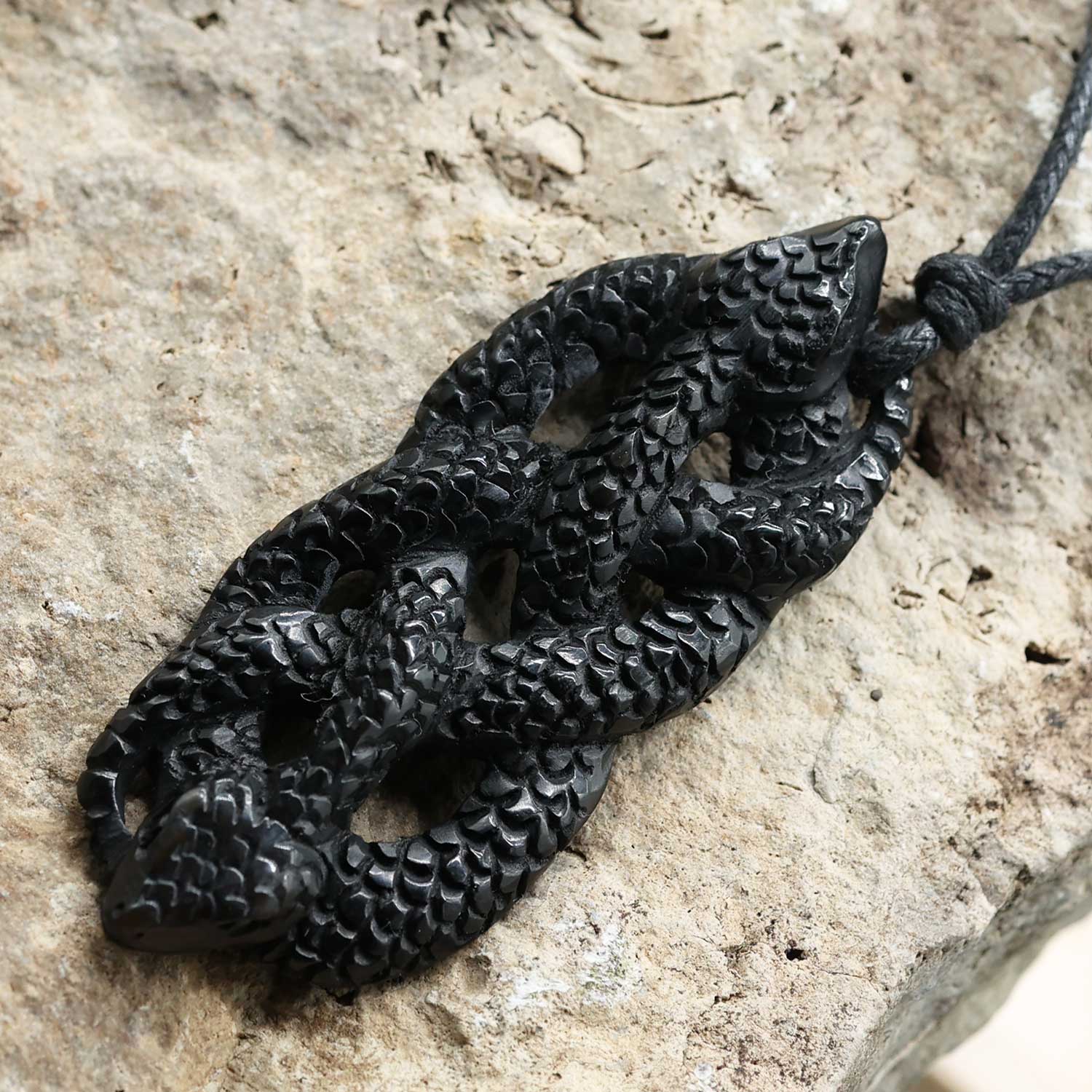 Schlange Kette Schmuck geschnitzt fair gehandelt außergewöhnlicher Anhänger aus Horn