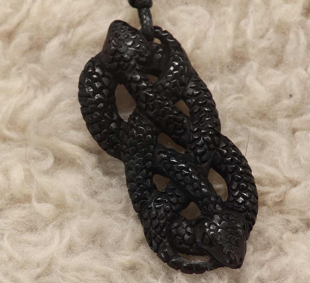 Schlangen Horn Kette Schmuck handarbeit fair gehandelt geschnitzt Büffelhorn