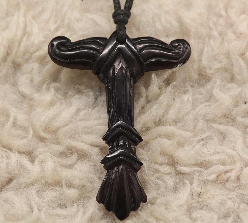 Irminsul Horn Kette Schmuck handarbeit fair gehandelt geschnitzt Büffelhorn