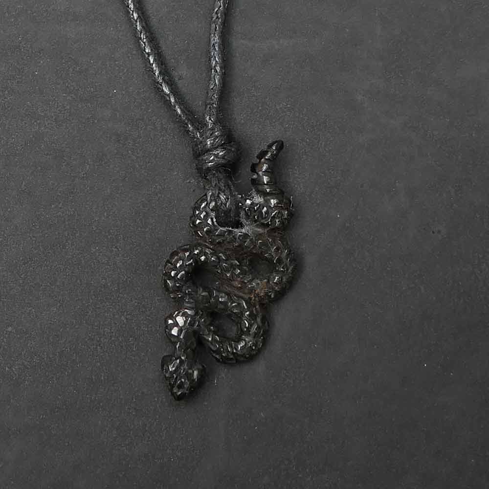 Schlange Anhänger aus Horn geschnitzt Fairtarde 3cm groß Hornschmuck