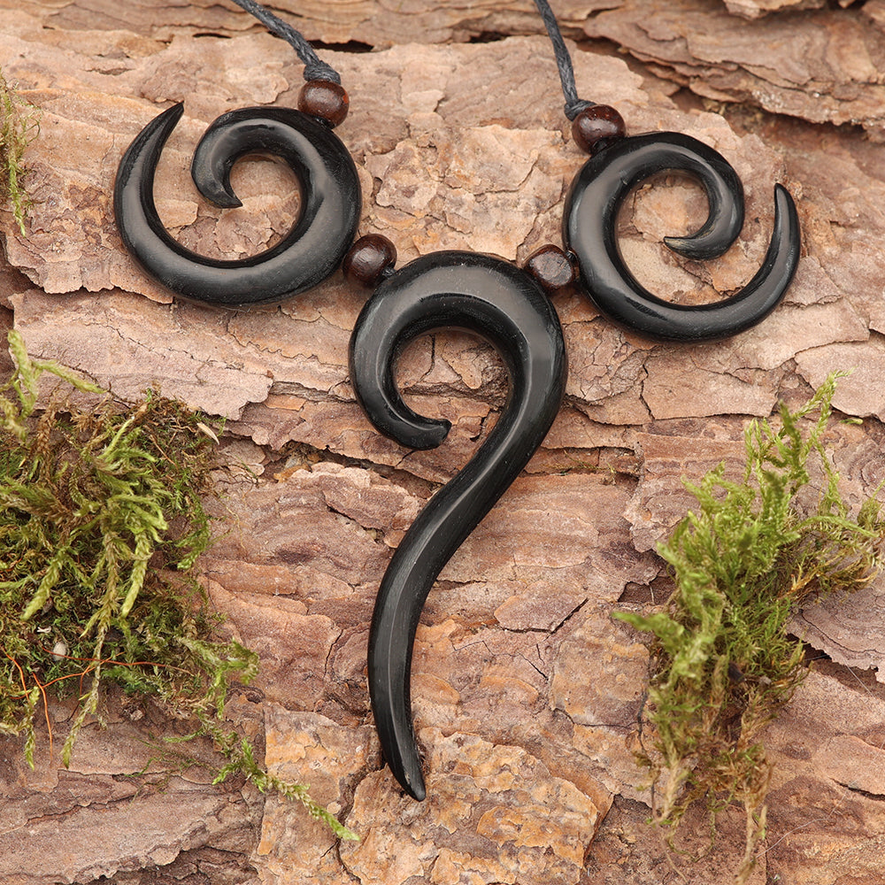 Ausgefallene Halskette Horn geschnitzt Kunst Handwerk