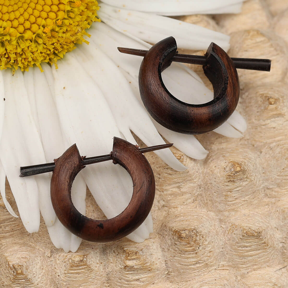 Holzcreole klein 1,5cm Ohrring Holzschmuck geschnitzt (Paar)