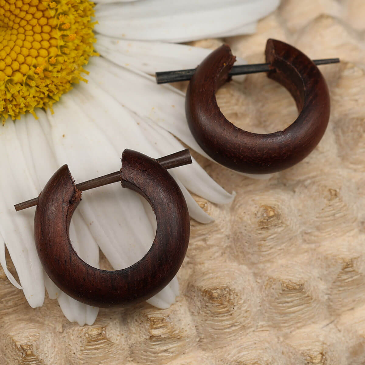Creole Holz Ohrschmuck 2cm geschnitzter Ohrring (Paar)