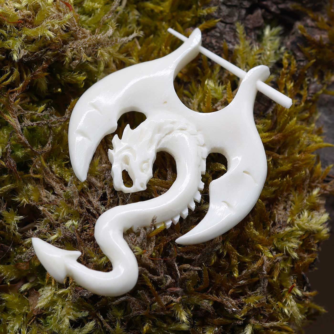 Drache Ohrschmuck weiß aus Knochen geschnitzt
