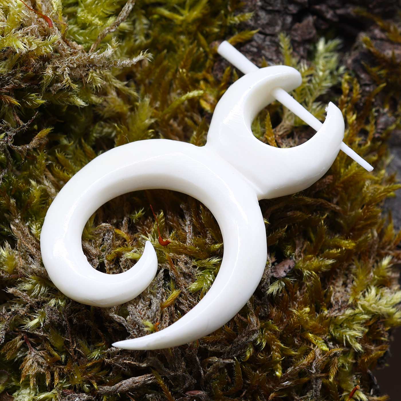 Lange Creole Ohrschmuck weiß aus Knochen geschnitzt