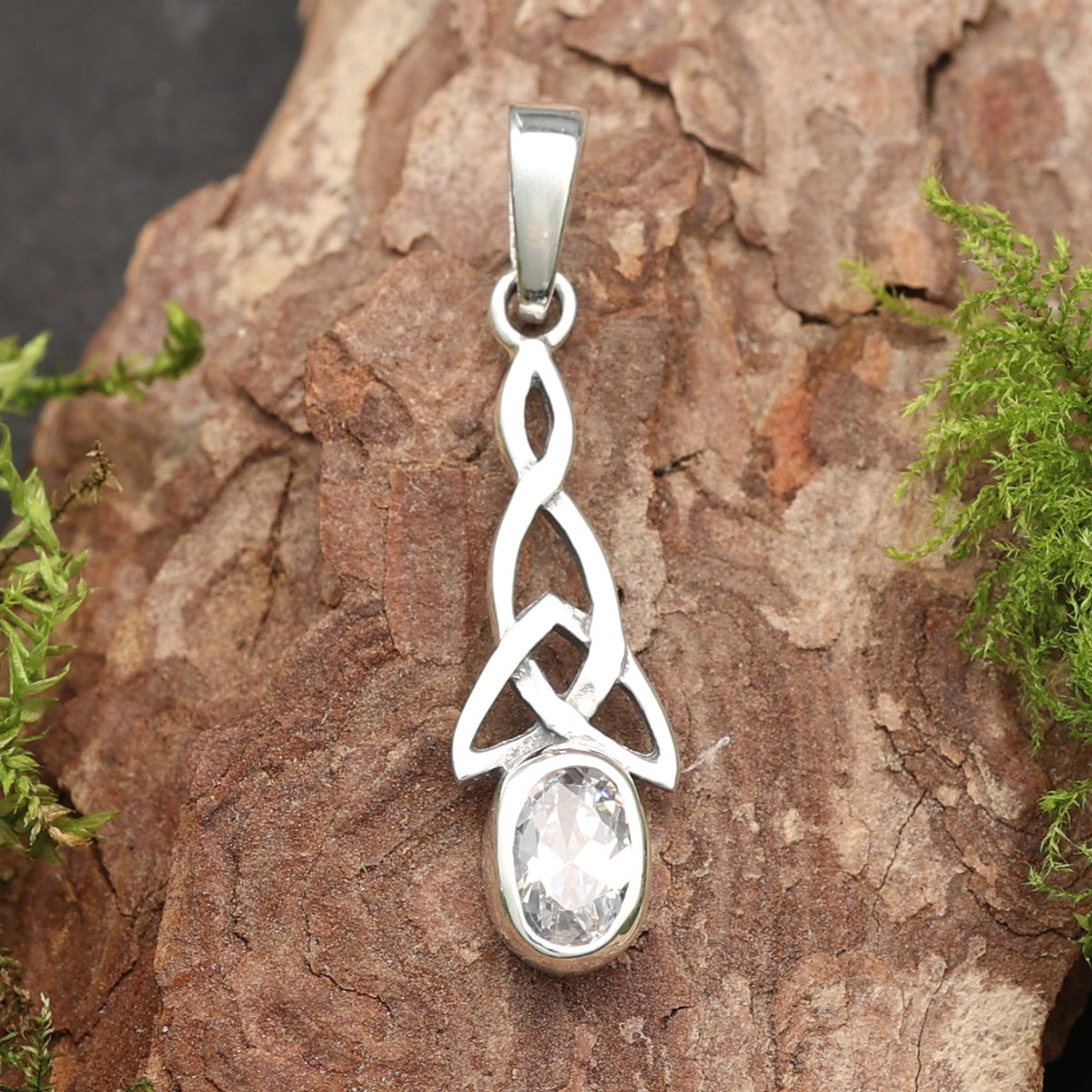 Feiner Anhänger keltischer Knoten mit Zirkonia glasklar Kristall gefasst 925 Silber